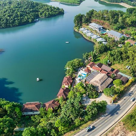 Phong Nha Lake House Resort Exterior photo